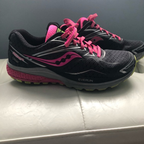 Womens 6.5 Saucony runners (waterproof) - Picture 1 of 6